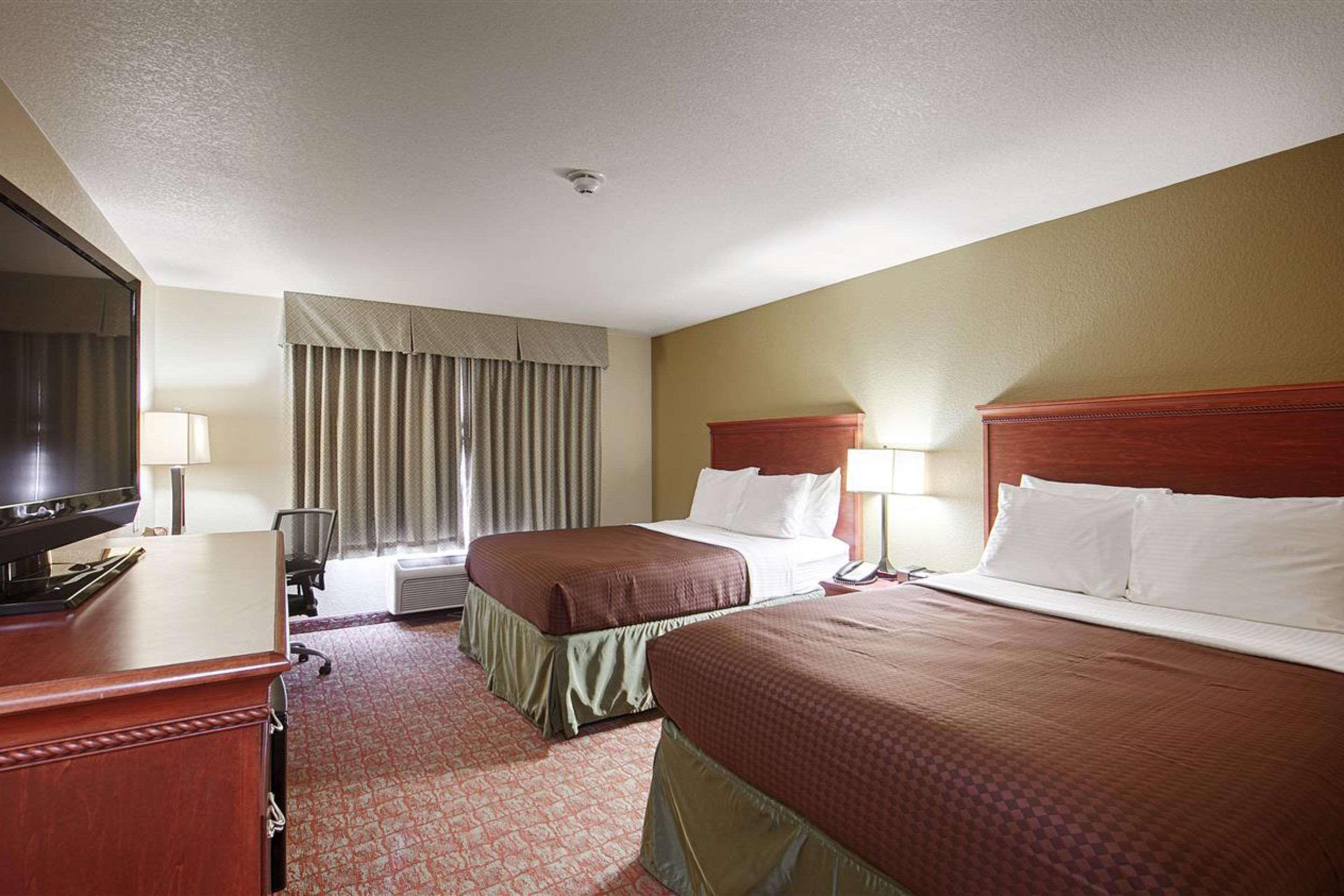 Heritage Hotel And Suites Dickinson Exterior photo